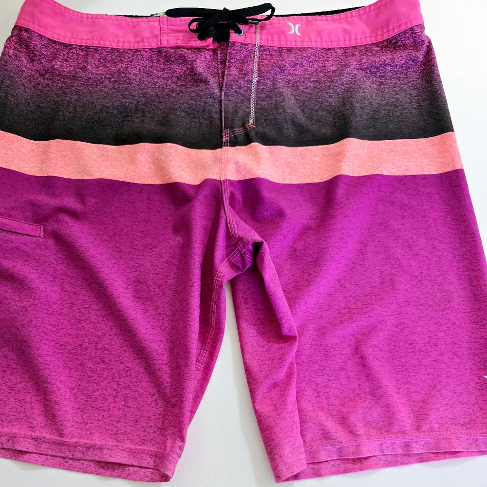 ☆ Hurley Mens Phantom Pink and Black Swim Shorts size M